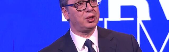"SVIMA JE JASNO KO JE TO IZAZVAO" Vučić o incidentu u Kuli: "Došli su da unište bilborde SNS, svoje nemaju jer pare trpaju sebi u džep"