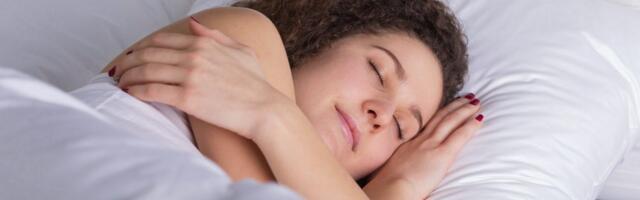 Da li je spavanje na levoj strani opasno za srce? Evo šta kaže kardiolog