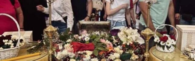 Evo gde ide sav novac! Vernici ostavili velike priloge tokom poklonjenja pojasu Presvete Bogorodice