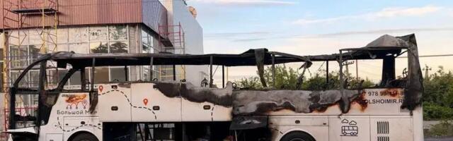 UKRAJINSKI DRON RAZNEO PUTNIČKI AUTOBUS NA LINIJI MOSKVA-KRIM! Odjeknula snažna eksplozija, ima mrtvih i povređenih, među njima i dete - užas u DNR (FOTO)
