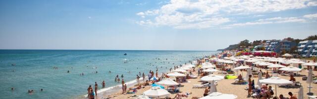 Ležaljka i suncobran za 60 centi: Isplivale cene sa plaže u komšiluku: Srbi masovno hrle tamo, ne veruju svojim očima