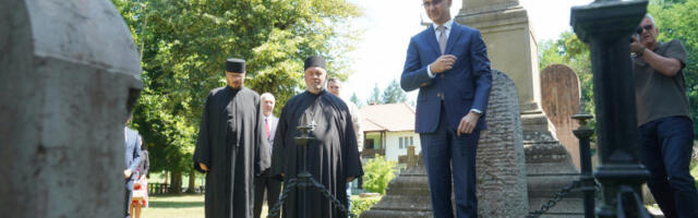 Премијер Мацут у Ваљеву положио венац на споменик Проти Матеји Ненадовићу