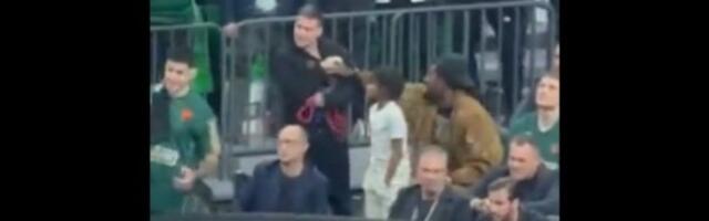 Lesor pravio šou u Atini - "nastradao" radnik obezbeđenja (VIDEO)