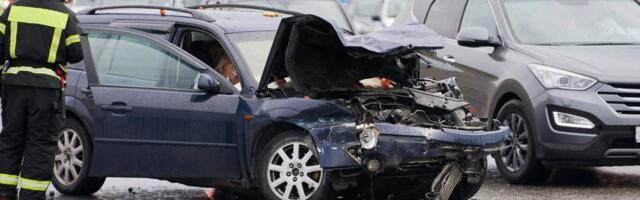 Dvoje dece povređeno: Još jedna nesreća u Novom Pazaru, sudar dva automobila, u jednom bila cela porodica