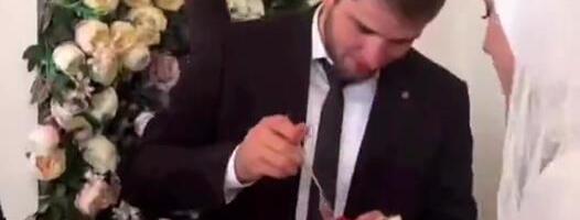 Ponizio mladu kao niko dosad, ljudi ne mogu da dođu sebi od šoka: "Zašto bi joj to uradio?!" (video)