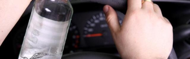 SVAKA OSMA SAOBRAĆAJKA POVEZANA JE SA PIJANIM VOZAČIMA: Na Svetski dan borbe protiv alkoholizma MUP apeluje na vozača!