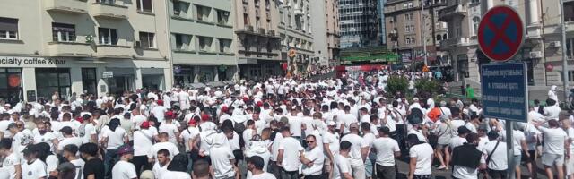 Vlast najavila trodnevni skup, a sve trajalo kraće: "Još jedan u nizu slabije posećenih SNS događaja"
