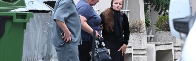 MALA CANA NA ULICI SA POLICIJOM nakon što su Bajićeve ĆERKE IZBACILE SVE NJENE STVARI: "Ne znam šta me snašlo!" (VIDEO)