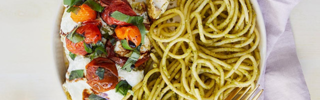 Zapečena caprese skillet piletina