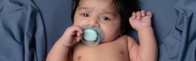 Fotografije devojčice koja je zasenila svet svojom bujnom crnom kosom na rođenju (FOTO)