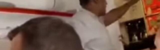 Srbin savladao pomahnitalog putnika koji je urlao da IMA BOMBU i vikao "Alahu akbar" (VIDEO)