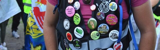 Taksistkinja u Leskovcu probala da probije blokadu i da prođe kroz novinare