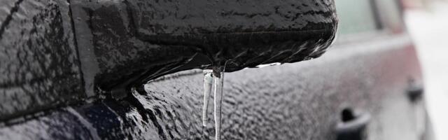 Nemci savetuju: Zimi obavezno u automobilu držite čarape i lepljivu traku, biće vam od koristi!