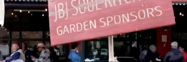 Poznati rok muzičar pomaže ugroženima: Hrana u restoranu se ne plaća