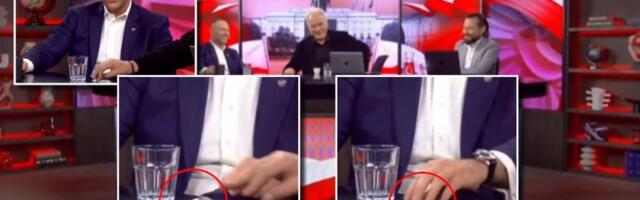 (VIDEO) Predsedniku uživo na TV ispala sumnjiva kesica! Skandal trese Poljsku: Brzo je požurio da je sakrije u džep, ali...