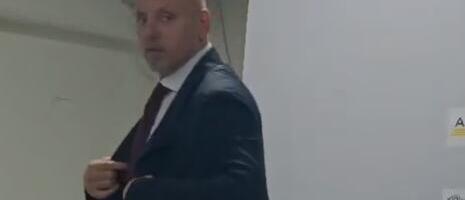 "DOŠLI STE OVDE DA UŽIVATE" NOVINARI ŽELELI DA POSTAVE PITANJA OBRADOVIĆU, ON IM ŽESTOKO ODBRUSIO! Ovako nešto se ne pamti, njegova reakcija obilazi Srbiju!