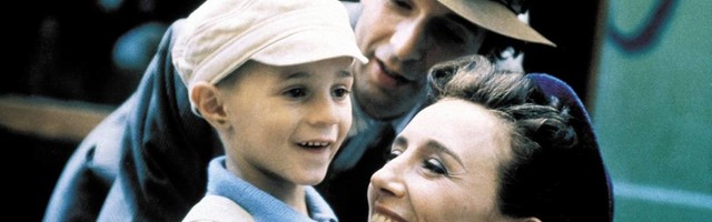 Dečak zbog kog smo plakali uz film "Život je lep" uskoro puni 30 i evo šta je ostalo od njegove karijere