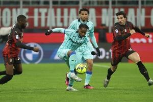 Милан савладао Аталанту у борби за Лигу шампиона