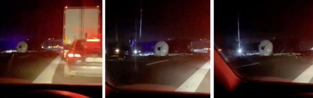 Prevrnuo se kamion sa cisternom kod Novog Sada: Na putu prolivena veća količina ulja (VIDEO)