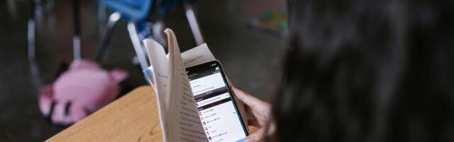 Sindikat prosvetara: Zabrana telefona u školama je nerealna, potreban pedagoški pristup