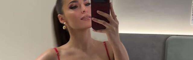 Džejla Ramović pokazala nikad vreliji dekolte! Opustila se pred praznike, pa zavodila u crvenom