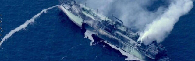 Руски танкер гаса након украјинског удара 12 дана плута отвореним морем