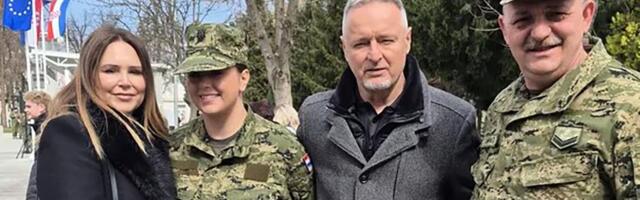 Tompsonova žena nosi detalj od 3.500€: Ćerku ispratila u vojsku, a na njoj pršte marke! Mreže se usijale