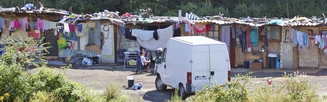 KORONA HARA SIROMAŠNIM NASELJIMA U SLOVAČKOJ! Uvode karantin u pet romska naselja!