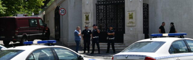 Pripadnik Žandarmerije upucan ispred ambasade Izraela, napadač ubijen
