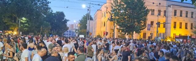 (UŽIVO) "Studenti su primili jake udarce": Protest ispred Pravnog fakulteta (FOTO/VIDEO)