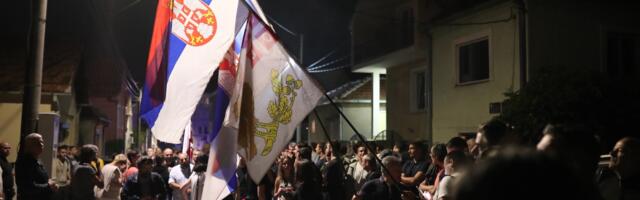 Kragujevački naprednjaci osuđuju protest ispred kuće gradonačelnika: Kuća Nikole Dašića bila je opkoljena