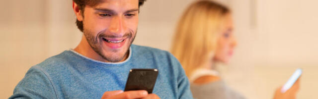 Varam devojku s njenom prezgodnom mamom: Ne mogu da joj odolim, uvek završimo u krevetu!