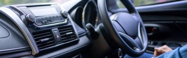 Ovo su "tajni" predmeti u automobilima koje naši stari nikada nisu zaboravljali - evo šta je Srbima uvek na prvom mestu (VIDEO)