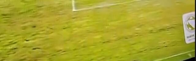 Scena iz Bijeljine je hit: Pogledajte kako je sudija „zaplivao“ tokom meča Radnik - Borac