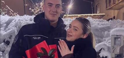 SLUŽBA GA ODVELA OD KUĆE, TAČNO NA MESTO GDE GA JE ČEKAO ŽIVOT! Pogledajte kako je policajac Vukašin isprosio devojku! Verio je baš na Badnje veče (VIDEO)