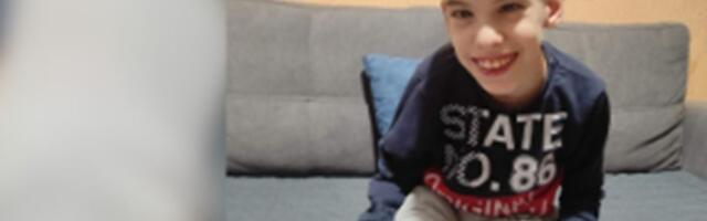 Pametan, uporan, voli druženje sa vršnjacima: Stefan ne hoda i ne priča, ali ima načina da bude samostalniji