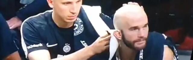 Scena sa meča Partizana postala viralna! Niko više nije gledao utakmicu nakon ovog krupnog kadra, Aleksa ukrao šou