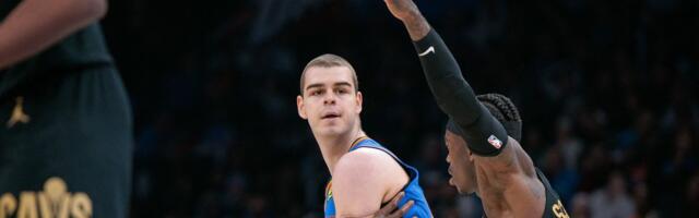 Top je čudo! Topić startovao umesto Šeja i odigrao meč karijere pred očima Nikole Jokića - Denver razbio Oklahomu! /VIDEO/