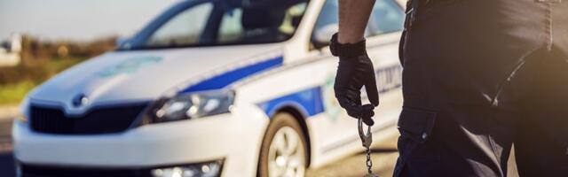 Pretukao taksistu pa ga opljačkao: Kraljevačka policija uhapsila mladića