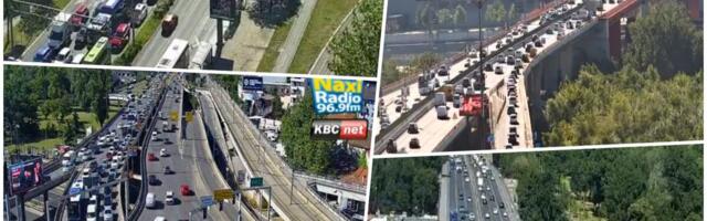 DUGE KOLONE NA BRANKOVOM ZA NOVI BEOGRAD: Većih gužvi nema, sve teče, GSP ide normalno (FOTO)