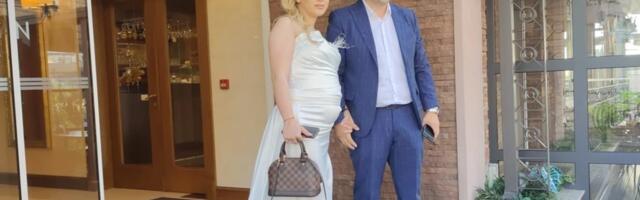 "Ili ćeš da budeš MAJKA, ili PEVAČICA!" Pevač se razveo, pa OŽENIO DUPLO MLAĐU koleginicu, svi kažu da je zbog njega BATALILA KARIJERU!