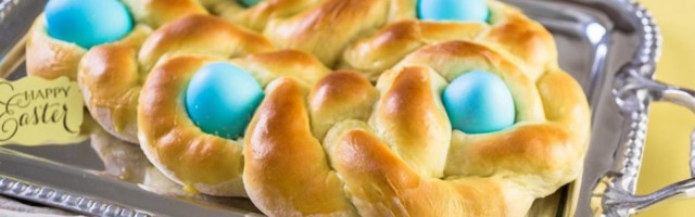 Uskršnji venčići - recept za tradicionalno pecivo sa farbanim jajima