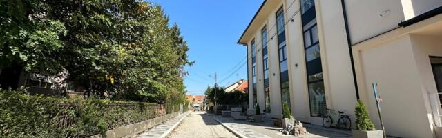 U toku popločavanje trotoara u Ulici kralja Petra I
