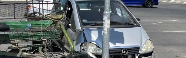 Jezivi snimak sudara motokultivatora i mercedesa: Jako je puklo, očevici tvrde da je samo 1 krivac