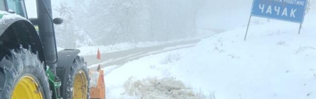 Svi putevi prohodni: Noćna akcija čišćenja snega u Čačku i okolini