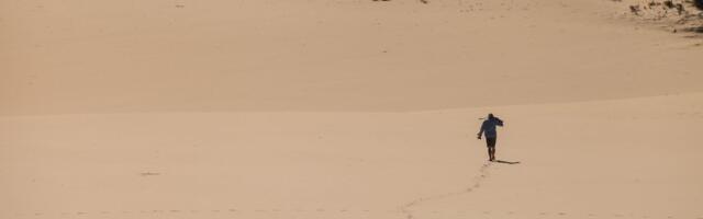 HODAJUĆA SENKA Neverovatna priča čoveka ostavljenog da umre u pustinji: "Lutao sam 71 dan, jeo mrave i zmije"