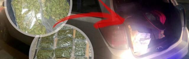 HAPŠENJE U PROKUPLJU! Policija zaustavila auto, kad su otvorili gepek vozaču odmah stavili lisice na ruke! (FOTO)