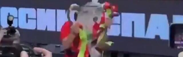 Bizaran momenat: Crveno-beli slavili trofej u Kupu, Argentinac podigao pehar, pa usledio šok