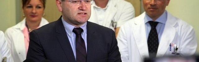 OGLASIO SE SEKRETAR GOJKOVIĆ: Molim novinare da ne šire lažne vesti - U KC VOJVODINE IMA DOVOLJNO ZAŠTITNE OPREME ZA LEKARE I MEDICINSKO OSOBLJE!