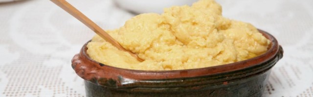 Amerikanci tek sad otkrili kačamak i zovu ga veganski puter - Srbi u šoku kada su videli kako Ameri jedu popularno jelo